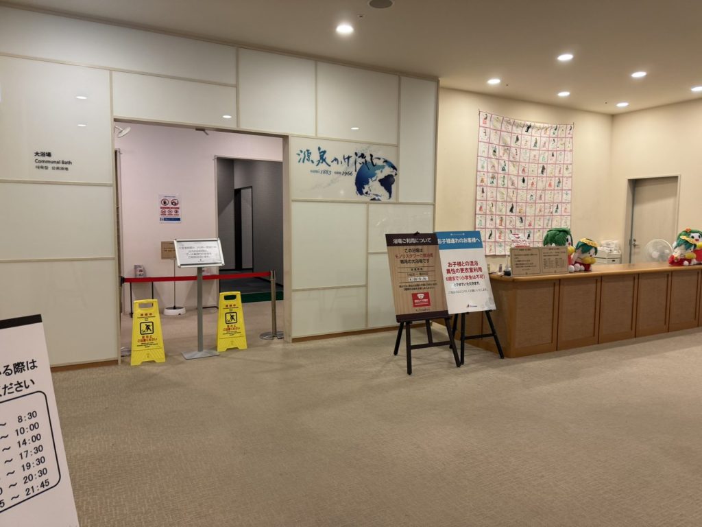 モノリスタワーのロビー