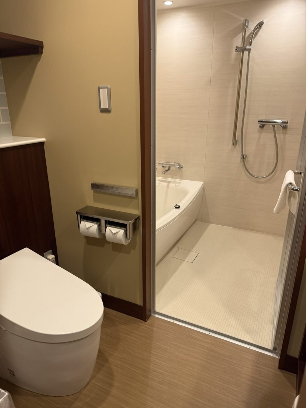 フレンズスイートのトイレとバスルーム